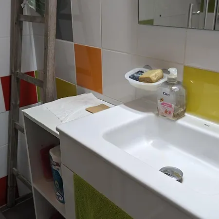 - T1 Bis - 5mn A Pied De La - Linge Non Fourni *