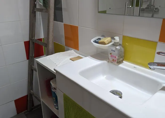 - T1 Bis - 5mn A Pied De La - Linge Non Fourni *